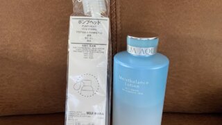 アクセーヌの化粧水と無印のポンプ